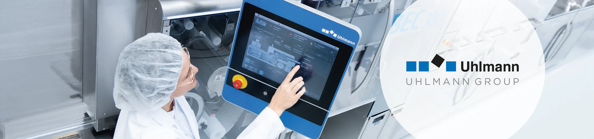 Uhlmann Pac Systeme Frau an Maschine
